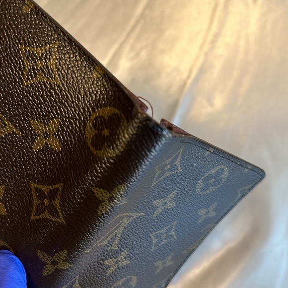 Louis Vuitton - Unisex Mono Bifold Wallet - Picture 9 of 15